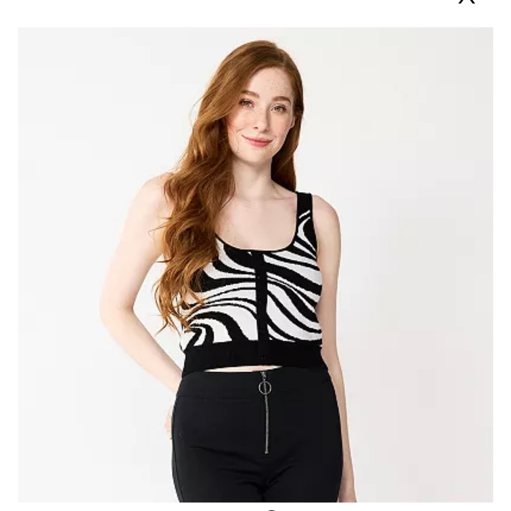 SO® Cropped Swirl Sweater Tank
